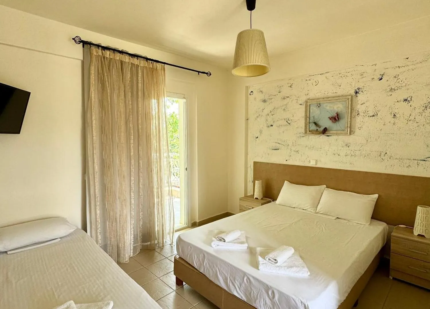 Dafnes Rooms Φούρκα 3*,