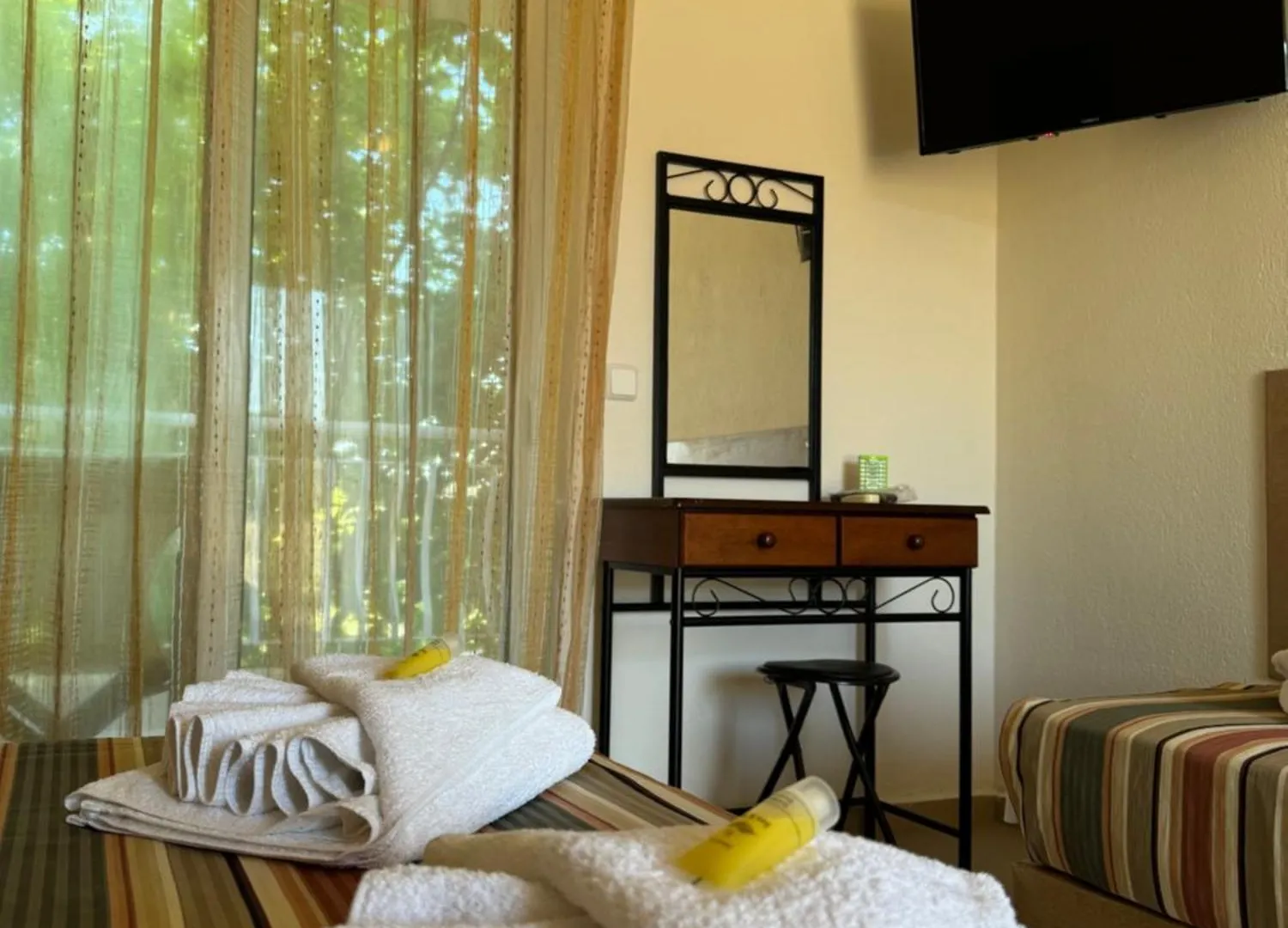 Dafnes Rooms Fourka Guest house