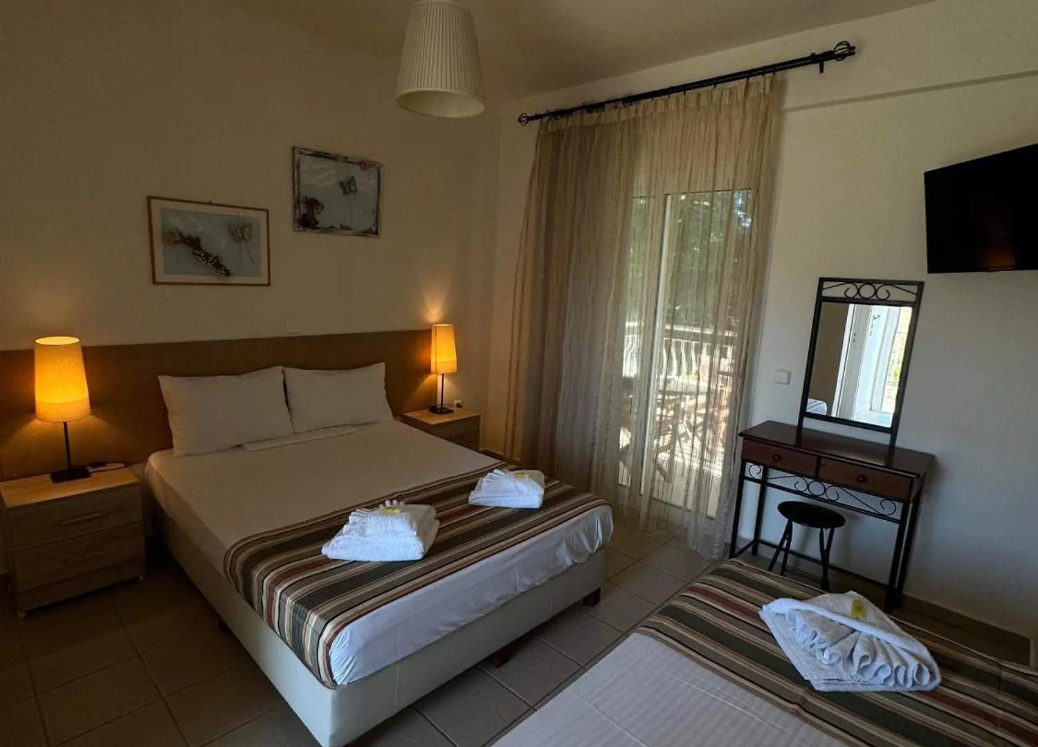 Dafnes Rooms Fourka Guest house