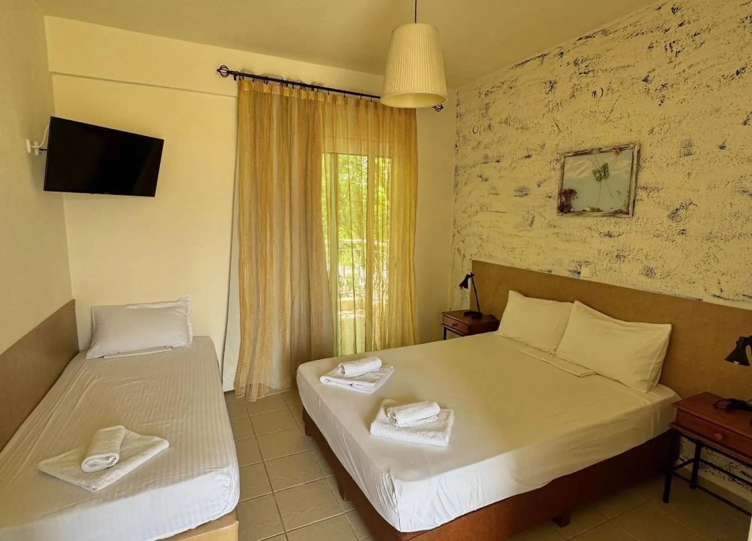 Dafnes Rooms Fourka