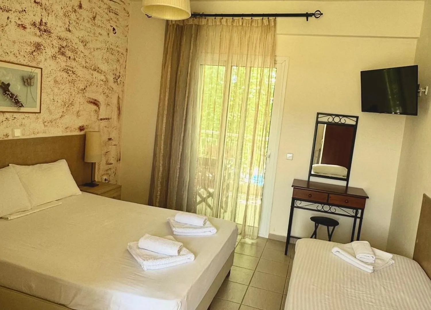 Dafnes Rooms Fourka